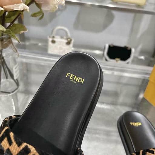 Fendi Slipper-12